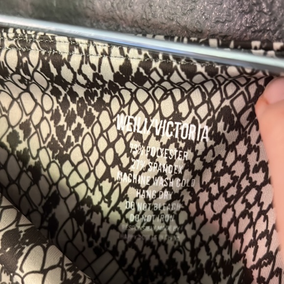 GRRRL weili victoria small snake print capri - Picture 3 of 3